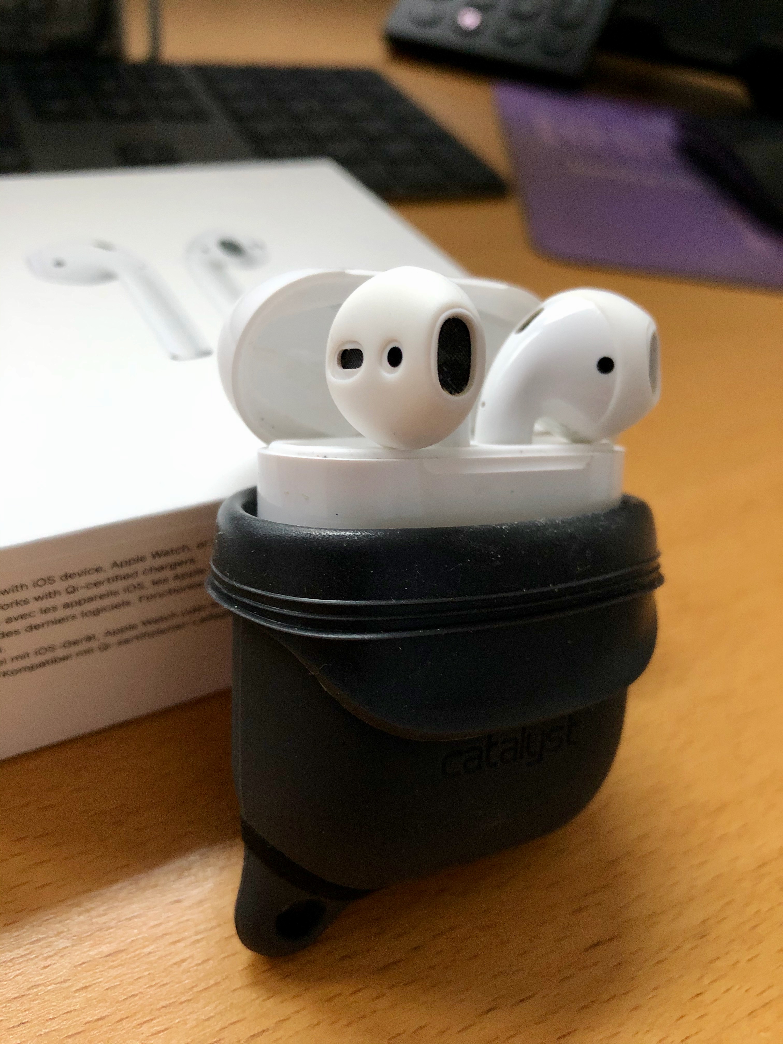 Apple AirPods 2 with Tips